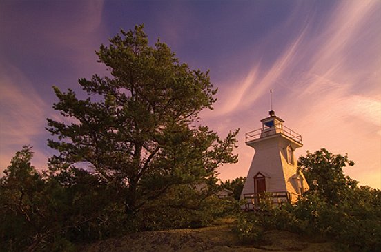 Tomahawk Lighthouse, Morson Ontario: Attractions & things to do while on a fishing or hunting holiday.