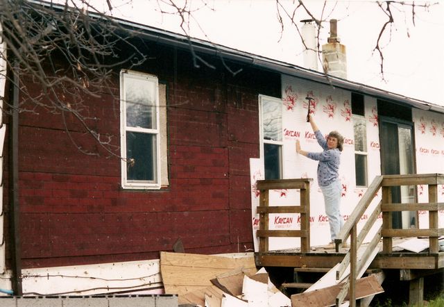 Lodge gets more insulation. : Friend Carol Ann (& others) help with renovations to lodge & cabins