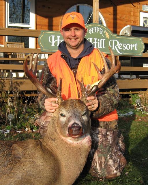 Trophy Ontario Whitetail Deer Hunt: 167.5 class B & C Trophy Ontario Buck